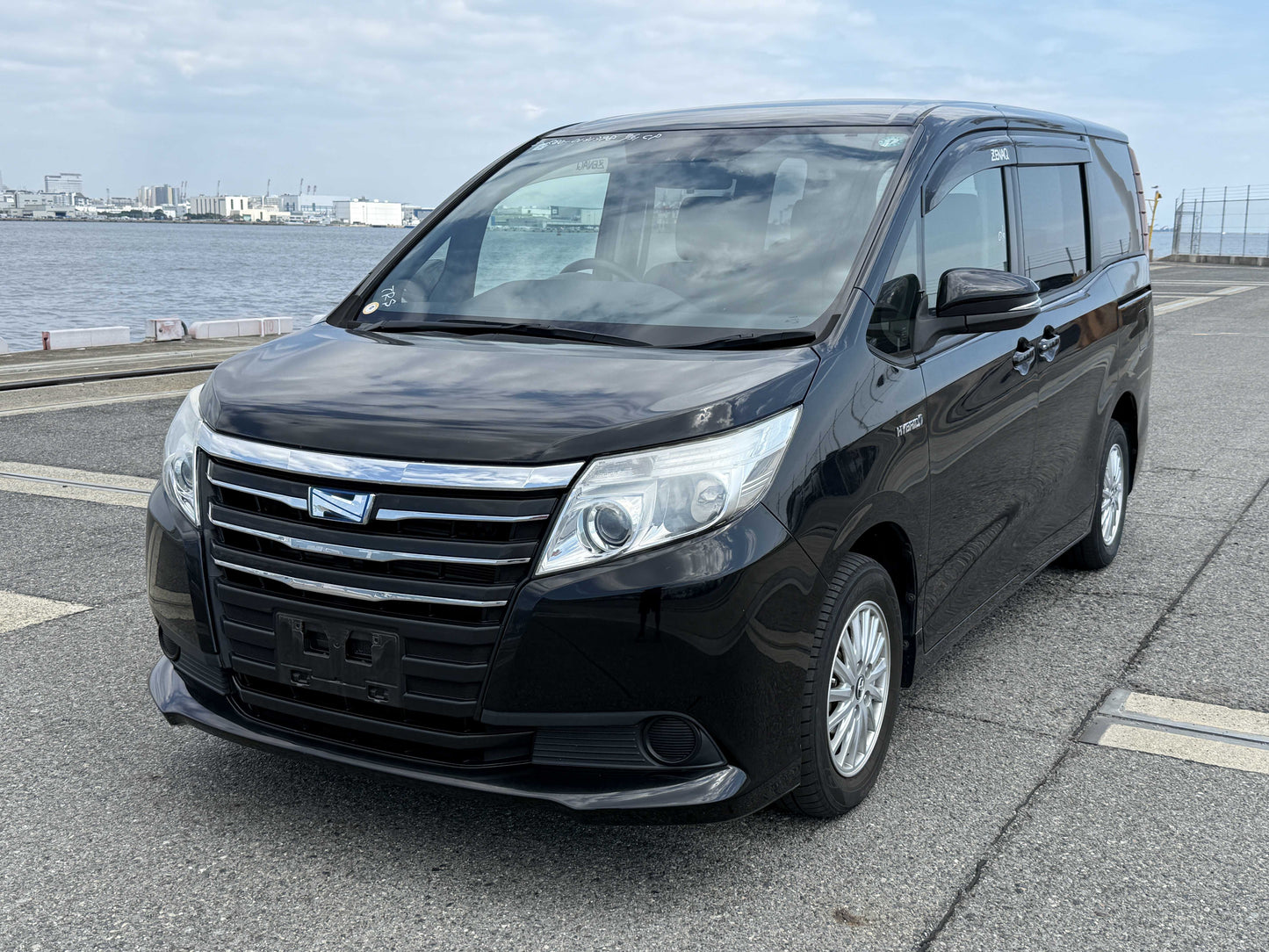 TOYOTA NOAH HV