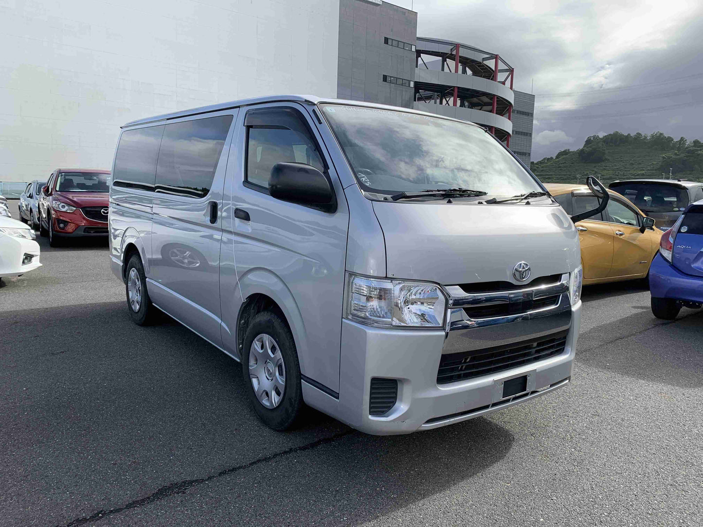 TOYOTA HIACE VAN