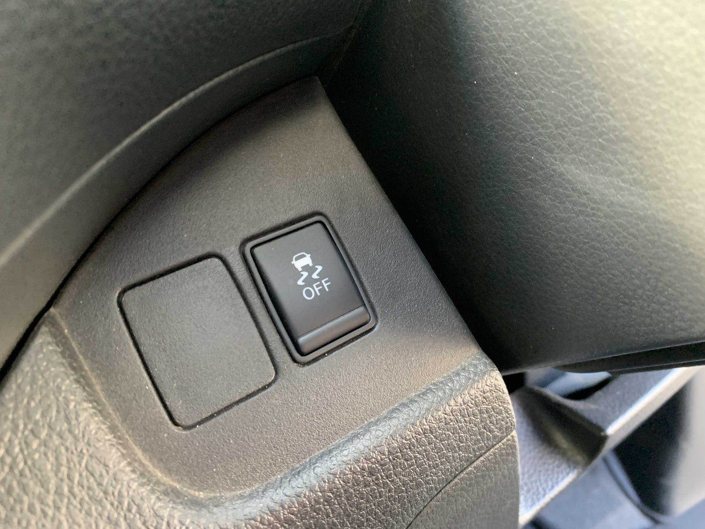 NISSAN SERENA HIGHWAYSTAR